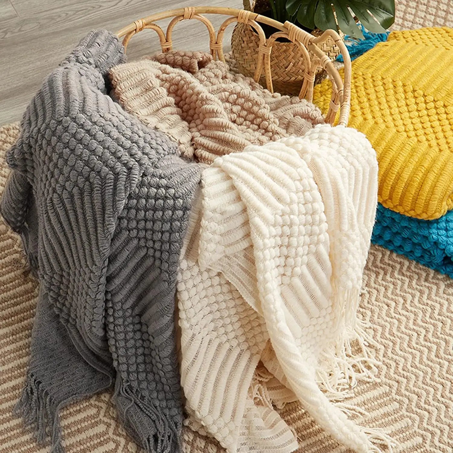 Transform Your Home with Cozy Comfort: Introducing Our Luxurious Throw Blankets