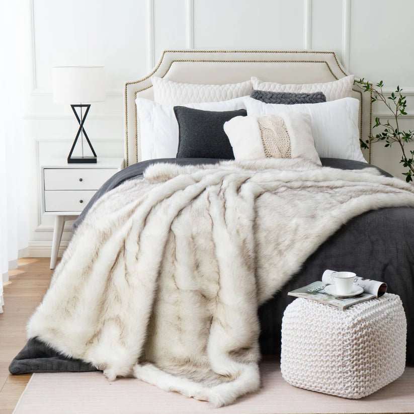 Experience Opulence with the Luxury Faux Fox Fur Blanket