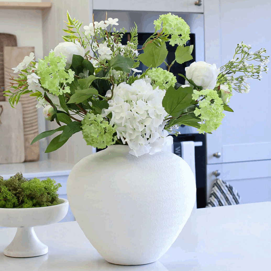 Regola Matt White Ceramic Vase